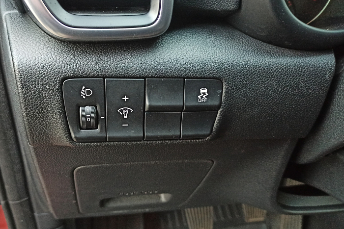 Kia  Sportage , Бензин, 1.6, Механическая, Передний привод, Внедорожник - 20