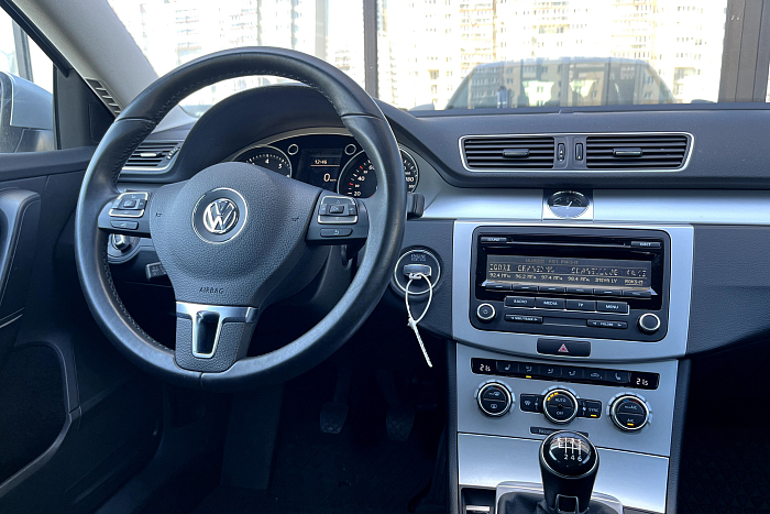 Volkswagen Passat B7, Бензин, 1.8, Механическая, Передний привод, Седан - 7