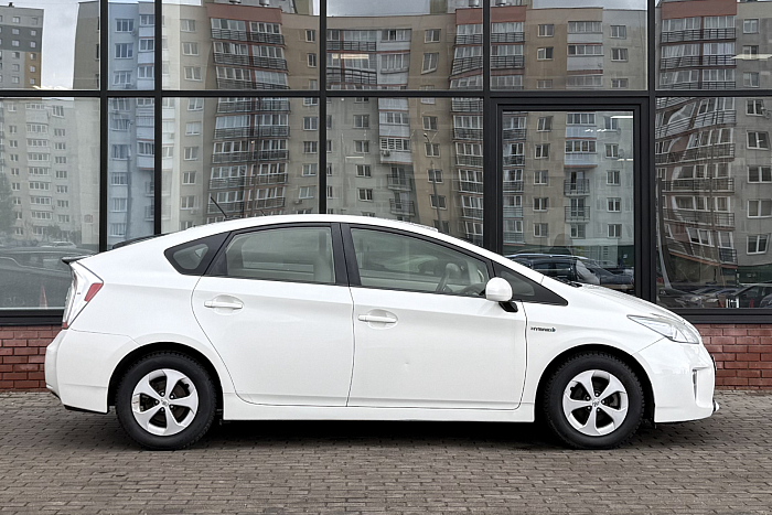 Toyota Prius, Бензин, 1.8, Вариатор, Передний привод, Хэтчбек - 3