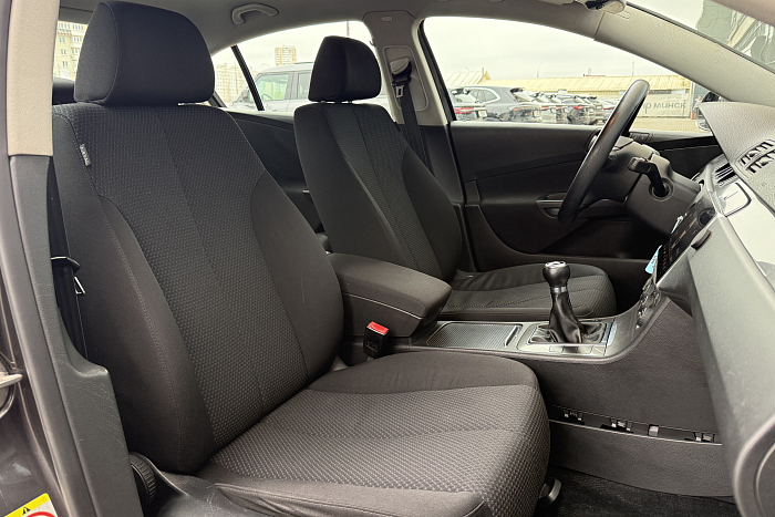 Volkswagen Passat, Бензин, 1.6, Механическая, Передний привод, Седан - 11