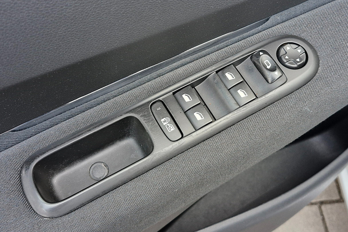 Peugeot 5008, Дизель, 1.6, Механическая, Передний привод, Минивэн - 14