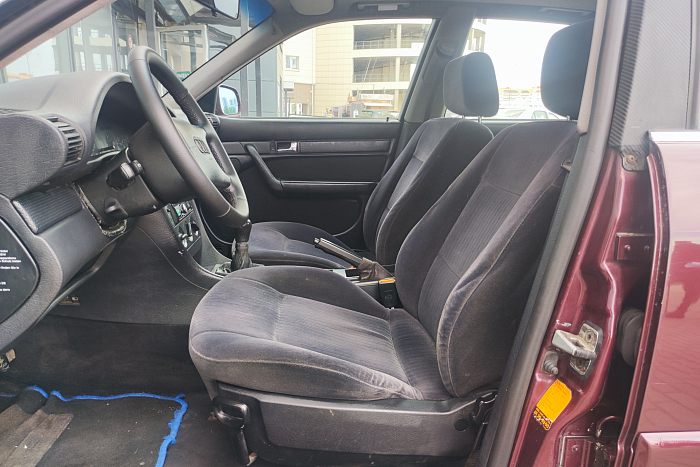 Audi A6 C4, Бензин, 2.6, Механическая, Передний привод, Седан - 10