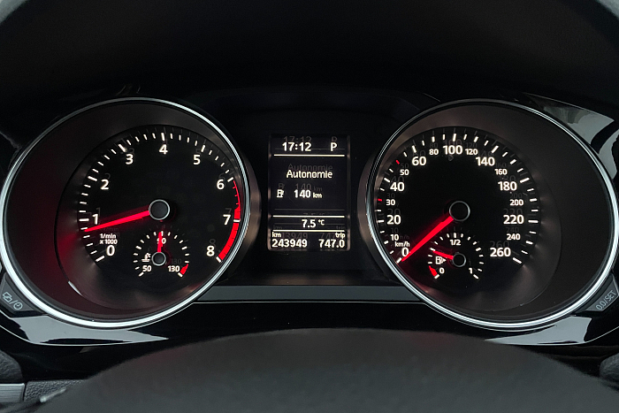 Volkswagen  Jetta, Бензин, 1.6, Автомат, Передний привод, Седан - 41