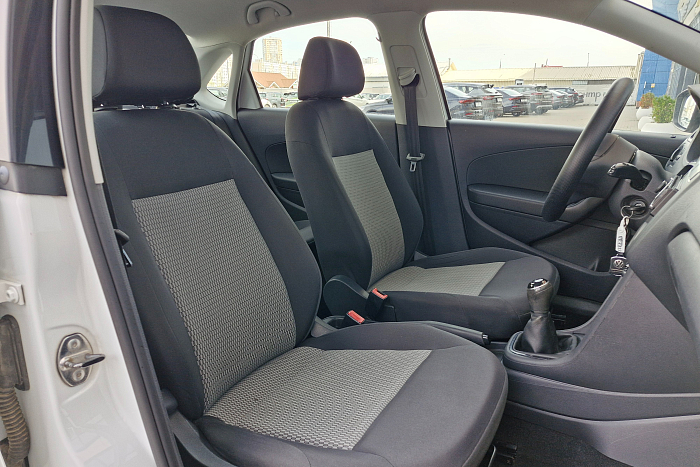 Volkswagen Polo Sedan, Бензин, 1.6, Механическая, Передний привод, Седан - 11