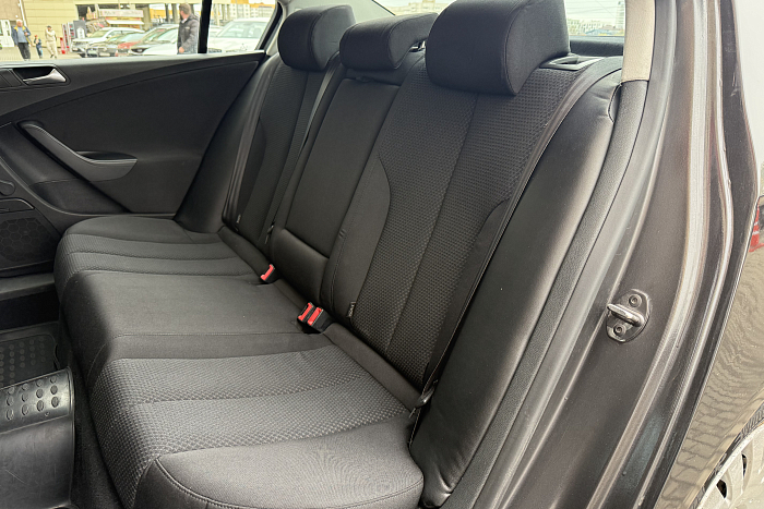 Volkswagen Passat, Бензин, 1.6, Механическая, Передний привод, Седан - 13