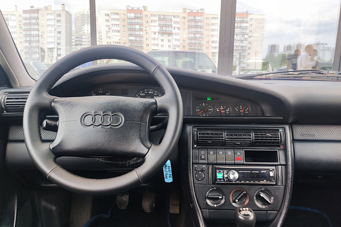 Audi A6 C4, Бензин, 2.6, Механическая, Передний привод, Седан - 9