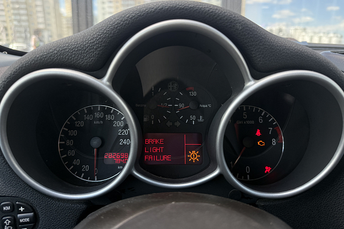 Alfa Romeo 147, Бензин, 1.6, Механическая, Передний привод, Хэтчбек - 16