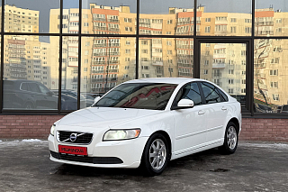Volvo S40, Бензин, 2.0, Робот, Передний привод