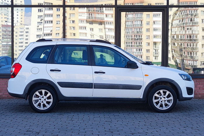 Lada Kalina, Бензин, 1.6, Механическая, Передний привод, Хэтчбек - 3