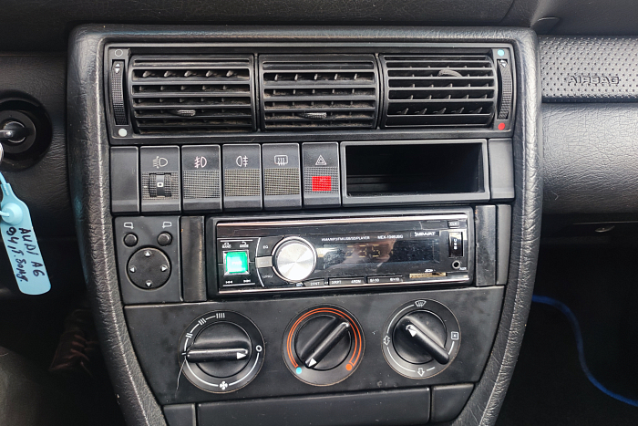 Audi A6 C4, Бензин, 2.6, Механическая, Передний привод, Седан - 16