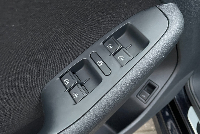 Volkswagen  Jetta, Бензин, 1.6, Автомат, Передний привод, Седан - 49