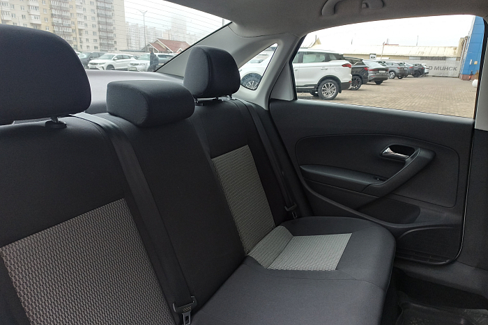 Volkswagen Polo, Бензин, 1.6, Механическая, Передний привод, Седан - 13