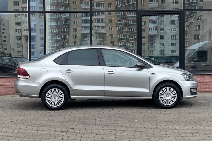 Volkswagen  Polo, Бензин, 1.6, Автомат, Передний привод, Седан - 4