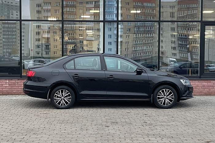 Volkswagen  Jetta, Бензин, 1.6, Автомат, Передний привод, Седан - 4