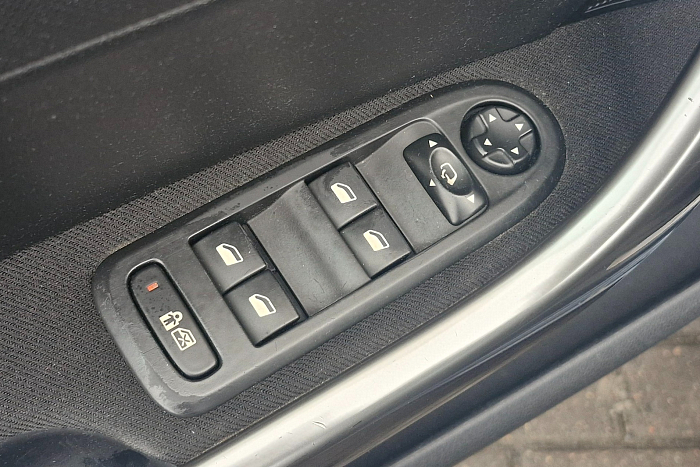 Peugeot 308, Бензин, 1.6, Автомат, Передний привод, Хэтчбек - 15