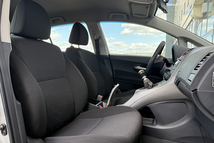Toyota Auris, Бензин, 1.3, Механическая, Передний привод, Хэтчбек - 11