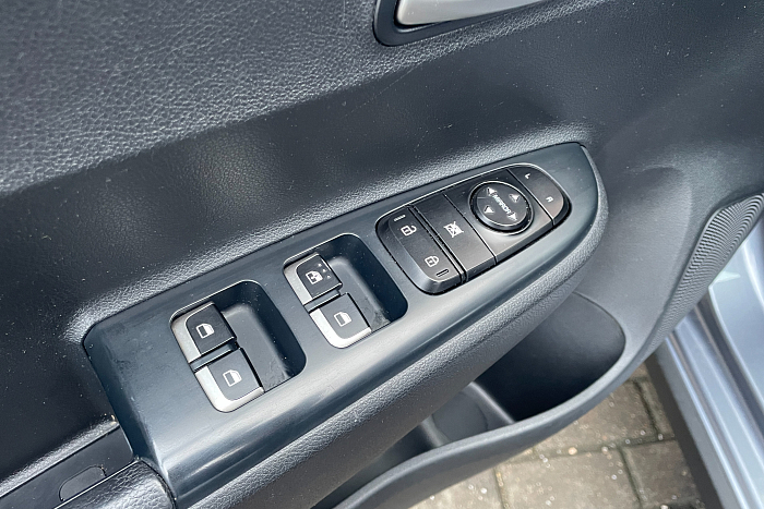 Kia  Rio X-line, Бензин, 1.6, Автомат, Передний привод, Хэтчбек - 22