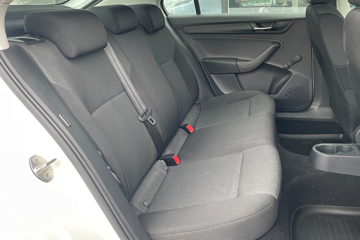 Skoda Rapid, Бензин, 1.6, Механическая, Передний привод, Лифтбэк - 12