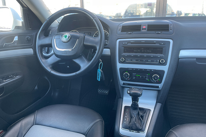 Skoda Octavia, Бензин, 1.8, Робот, Передний привод, Лифтбэк - 9