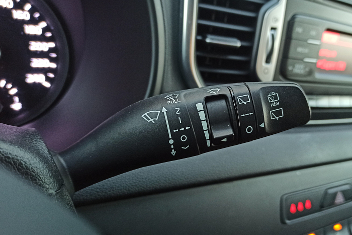 Kia  Sportage , Бензин, 1.6, Механическая, Передний привод, Внедорожник - 17