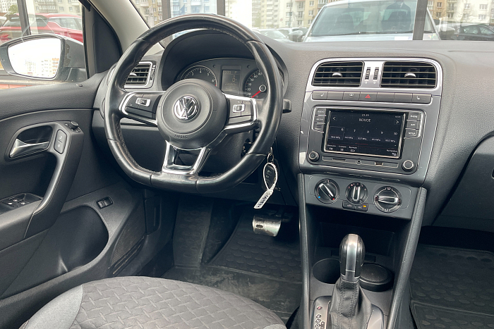 Volkswagen  Polo, Бензин, 1.6, Автомат, Передний привод, Седан - 9