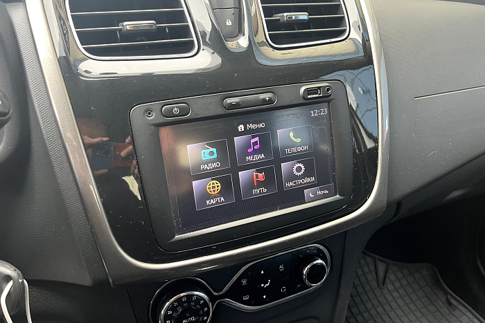 Renault Logan, Бензин, 1.6, Механическая, Передний привод, Седан - 14