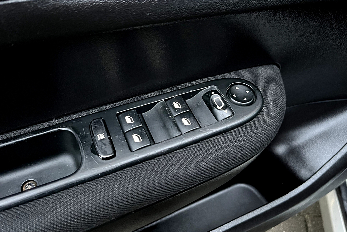 Peugeot 307, Бензин, 1.6, Механическая, Передний привод, Универсал - 15