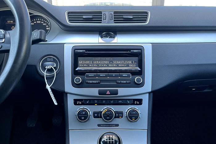 Volkswagen Passat B7, Бензин, 1.8, Механическая, Передний привод, Седан - 13