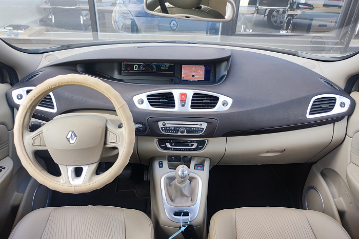 Renault Scenic, Дизель, 1.5, Механическая, Передний привод, Минивэн - 8