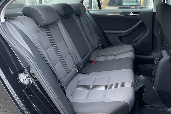 Volkswagen  Jetta, Бензин, 1.6, Автомат, Передний привод, Седан - 12