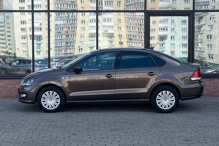 Volkswagen Polo, Бензин, 1.6, Автомат, Передний привод, Седан - 3