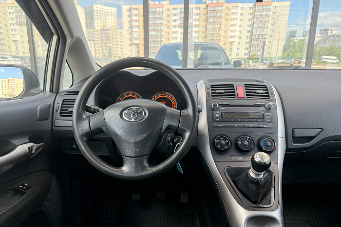 Toyota Auris, Бензин, 1.3, Механическая, Передний привод, Хэтчбек - 9