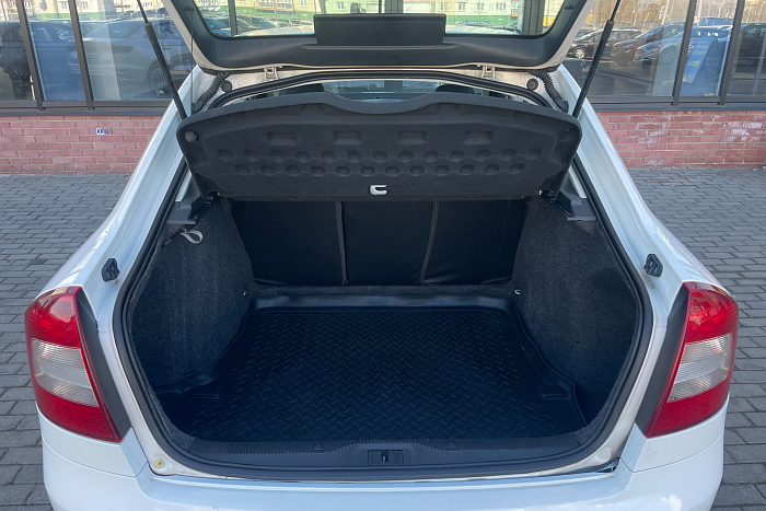 Skoda Octavia, Бензин, 1.8, Робот, Передний привод, Лифтбэк - 20