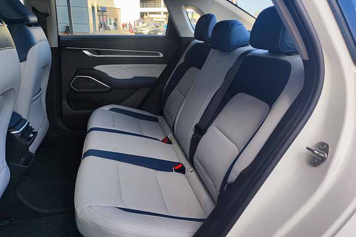 Geely Emgrand, Бензин, 1.5, Вариатор, Передний привод, Седан - 11