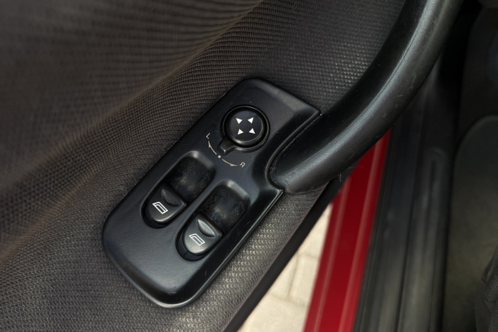 Alfa Romeo 147, Бензин, 1.6, Механическая, Передний привод, Хэтчбек - 17