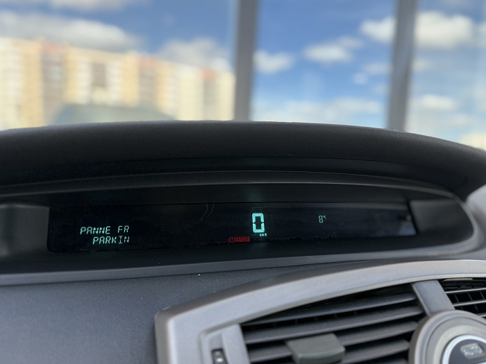 Renault  Scenic, Дизель, Механическая, Передний привод, Минивэн - 19