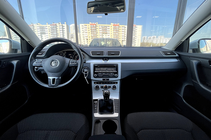 Volkswagen Passat B7, Бензин, 1.8, Механическая, Передний привод, Седан - 6