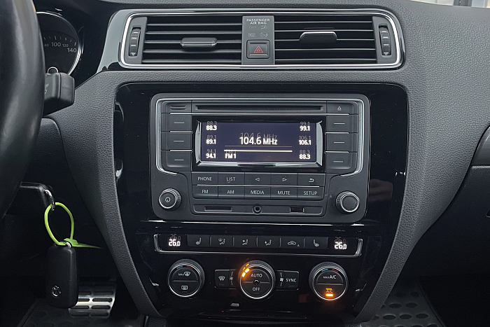 Volkswagen  Jetta, Бензин, 1.6, Автомат, Передний привод, Седан - 46