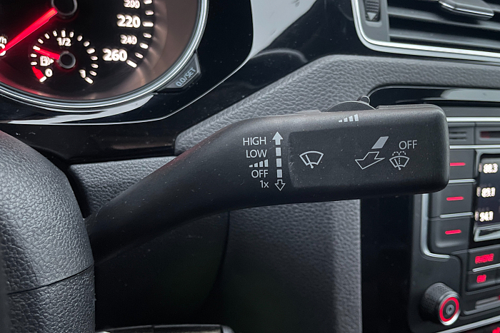 Volkswagen  Jetta, Бензин, 1.6, Автомат, Передний привод, Седан - 45