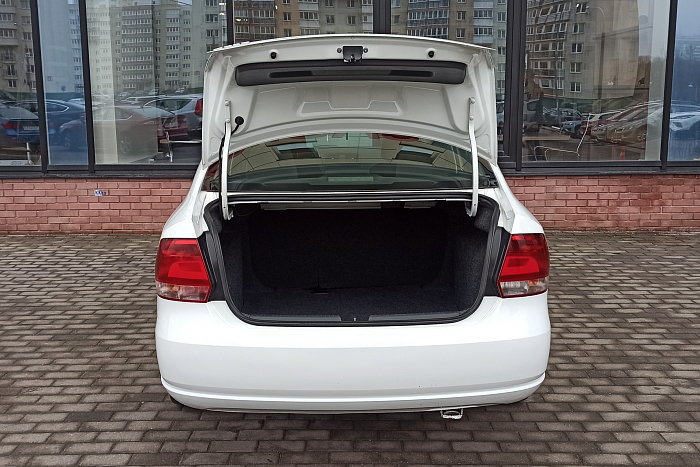 Volkswagen Polo, Бензин, 1.6, Механическая, Передний привод, Седан - 19