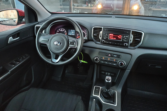 Kia  Sportage , Бензин, 1.6, Механическая, Передний привод, Внедорожник - 9