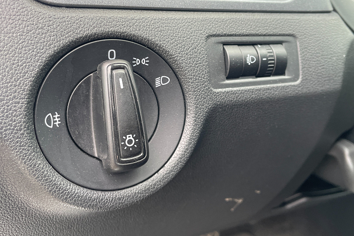 Skoda Rapid, Бензин, 1.6, Механическая, Передний привод, Лифтбэк - 18