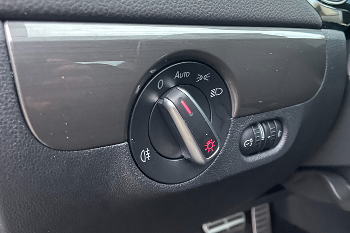 Volkswagen  Jetta, Бензин, 1.6, Автомат, Передний привод, Седан - 21