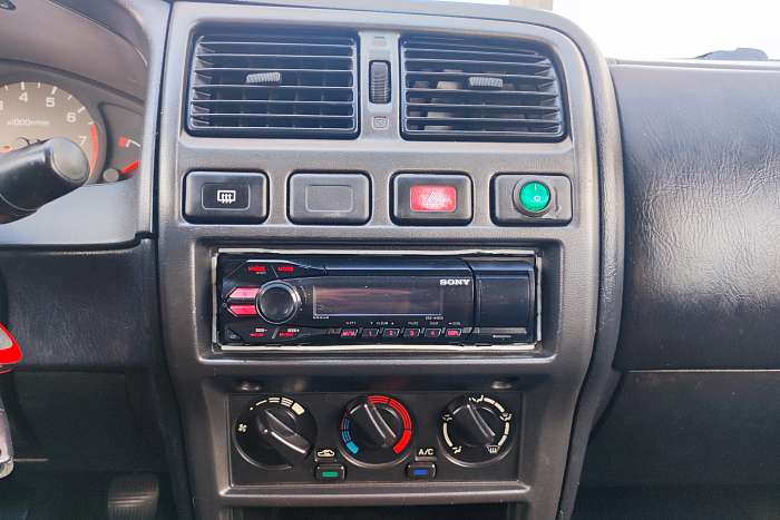 Nissan Almera, Бензин, 1.4, Механическая, Передний привод, Хэтчбек - 15