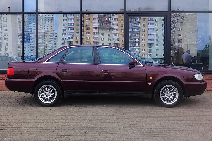 Audi A6 C4, Бензин, 2.6, Механическая, Передний привод, Седан - 3