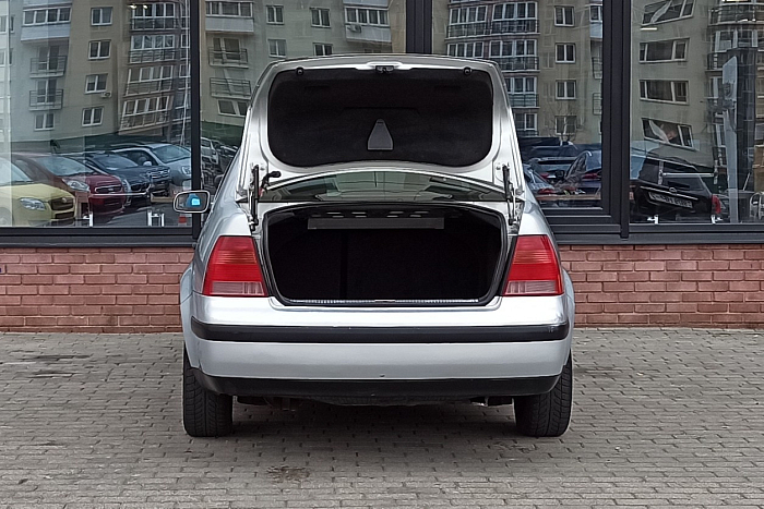 Volkswagen Bora, Бензин, 1.6, Механическая, Передний привод, Седан - 18