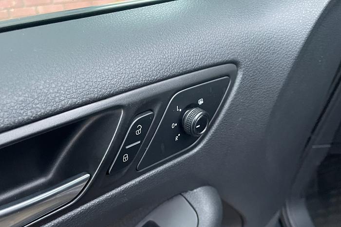 Volkswagen  Jetta, Бензин, 1.6, Автомат, Передний привод, Седан - 50