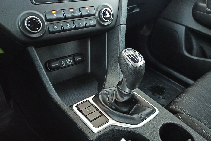 Kia  Sportage , Бензин, 1.6, Механическая, Передний привод, Внедорожник - 19