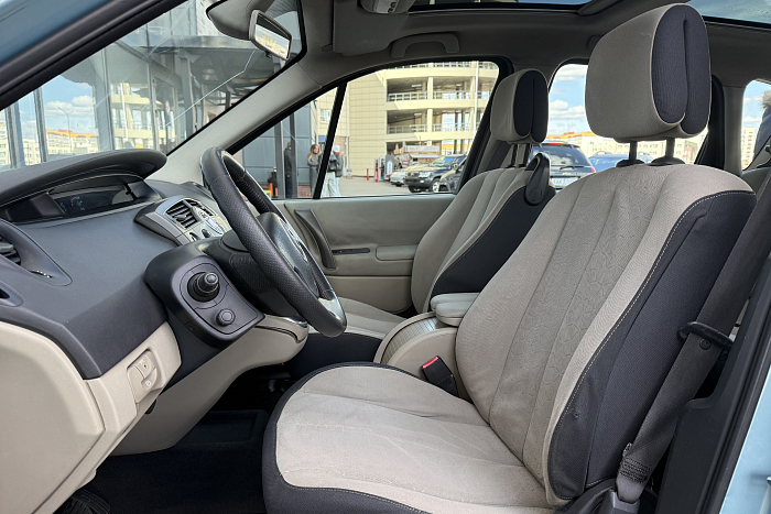 Renault  Scenic, Дизель, Механическая, Передний привод, Минивэн - 10