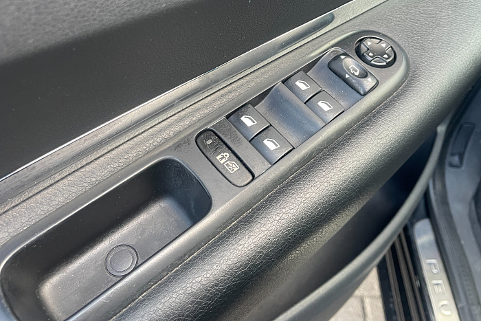 Peugeot 5008, Дизель, 1.6, Механическая, Передний привод, Универсал - 19